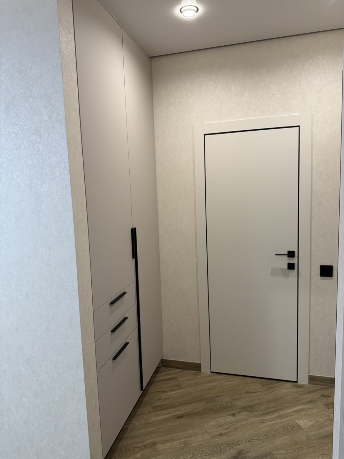 Гладь RAL 9001, чорний торець INSIDE